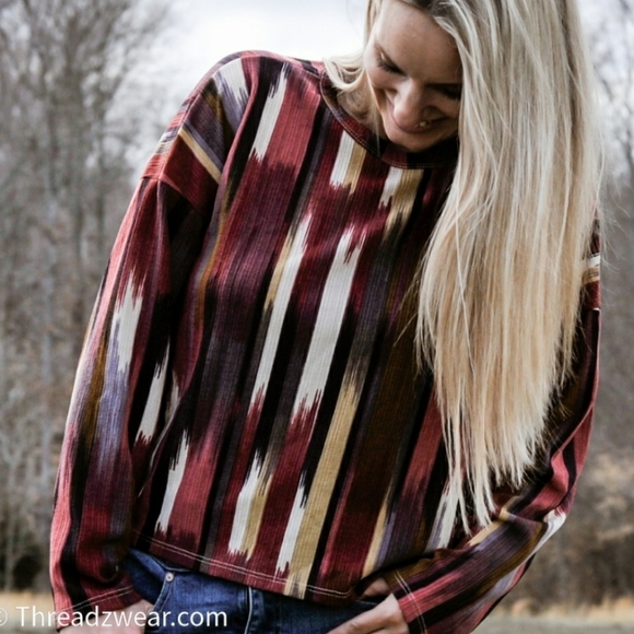 🌼New boutique Abstract print top - Picture 2 of 9